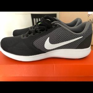SOLD SOLD Men’s Nike Revolution 3 BRAND NEW